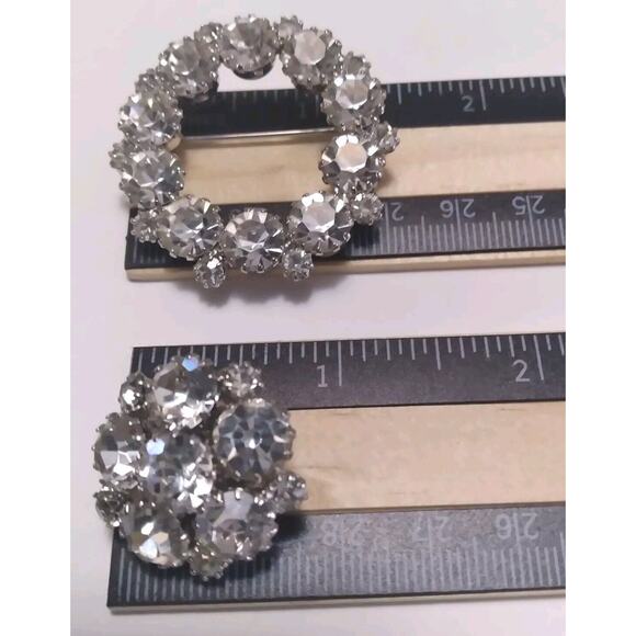 Weiss Brooch Clip-on Earrings Set Vintage Crystal Rhinestones Floral Silvertone - Picture 8 of 8